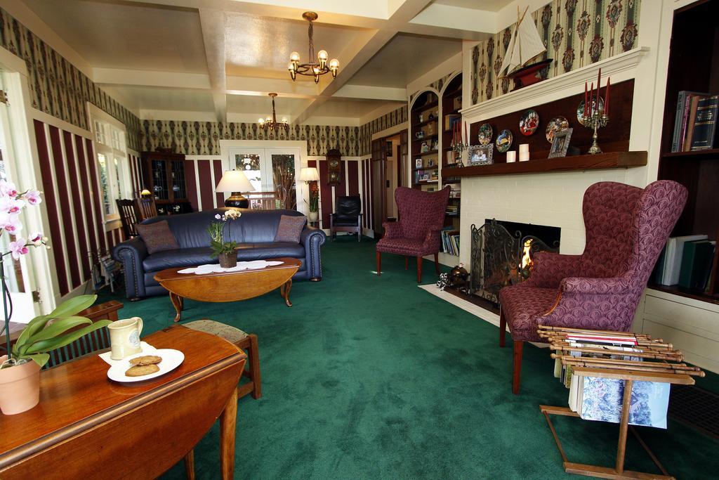 The Jabberwock Bed & Breakfast มอนเทอร์เรย์ ภายนอก รูปภาพ
