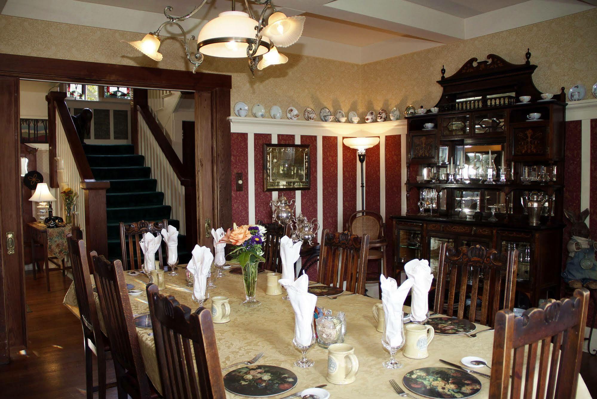 The Jabberwock Bed & Breakfast มอนเทอร์เรย์ ภายนอก รูปภาพ